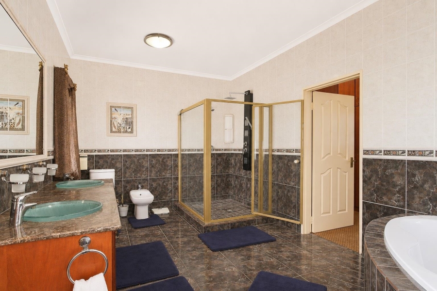 6 Bedroom Property for Sale in Sunset Beach Western Cape